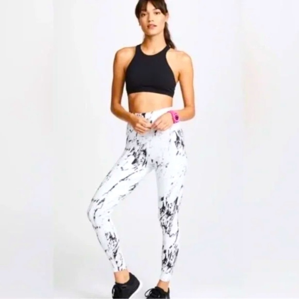 BEYOND YOGA 💥RARE💥 Olympus White & Black Marble High Waisted Midi Leggings - Picture 4 of 15